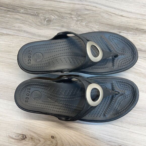Crocs Sanrah 203342 Black Silver Circle Wedge Slip On Thong Sandals US Women’s 7 - Picture 10 of 10